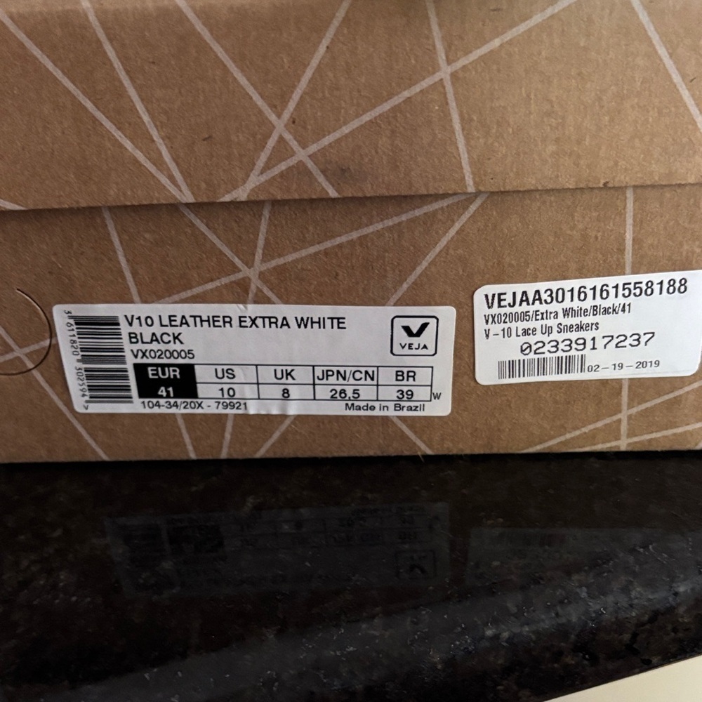 Veja V10 Leather Extra White Sneakers with Black Details - Picture 2 of 8